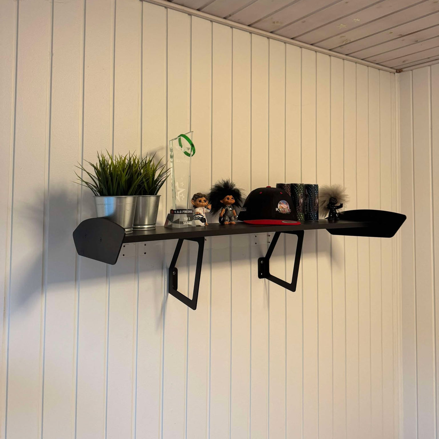 Spoiler shelf